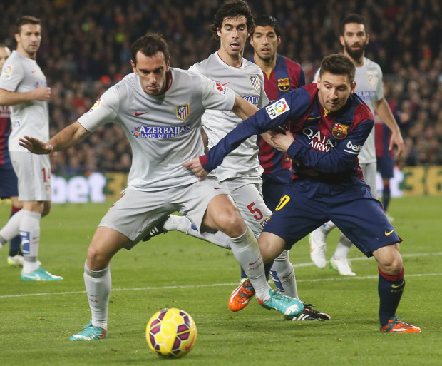 Atletico Madrid's Diego Godin with some guy from Barcelona