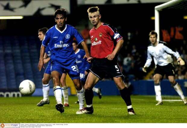 Football - Chelsea v CSKA Moscow - UEFA Champions League Group H - 04/05 - Stamford Bridge , 20/10/04 Paulo Ferreira - Chelsea in action against Sergei Semak - CSKA Moscow Mandatory Credit: Action Images / Tony Obrien