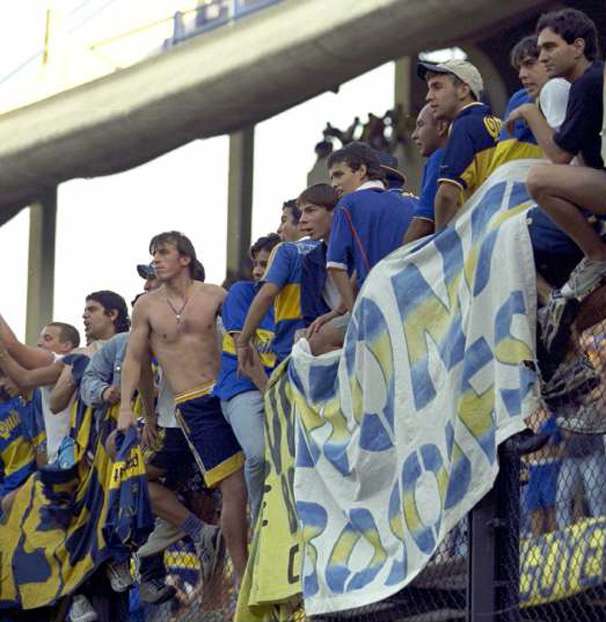 Football - General Football , 17/12/00 Boca Juniors Fans at the Bombonera Stadium Mandatory Credit: Action Images / Juha Tamminen